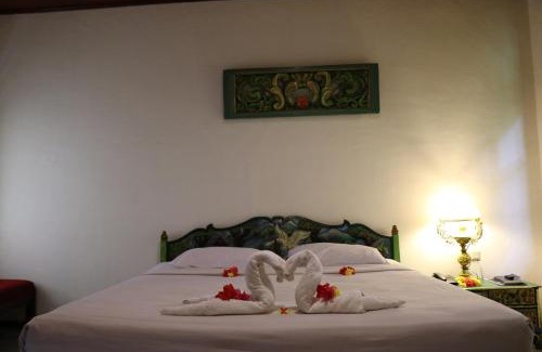 Senggigi Hotel | Puri Bunga Beach Cottages