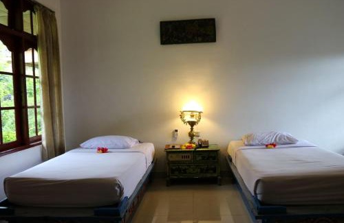 Senggigi Hotel | Puri Bunga Beach Cottages
