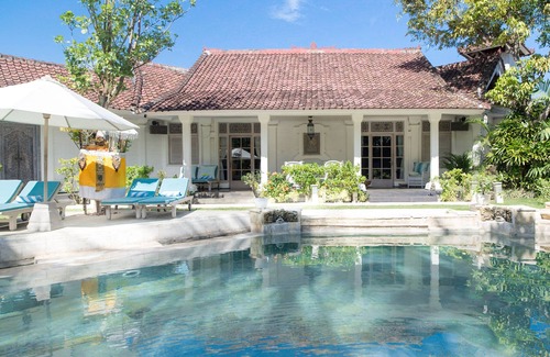 Seminyak Villa | Puri Dana - 5BR Colonial Villa (Ku De Ta Beach)