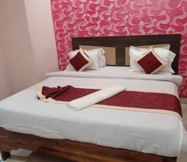 Puri Hotel | Puri Inn Puri Near Sea Beach - Prime Location with Fully Decorated Room - Lift & Parking Facilities