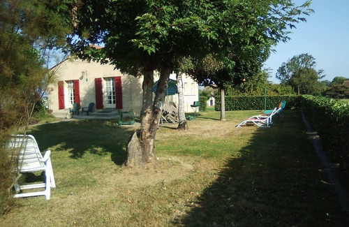 Lanquais House | Purple perigord house