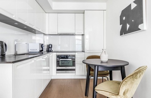 West Kensington Apartment | Purpose built Kensington 1BR w/Balcony, nr shops & bars, by Blueground