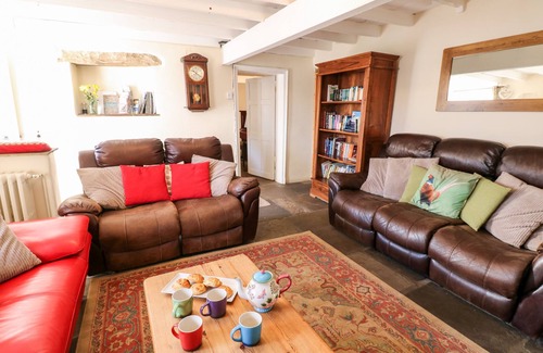 Low Row Cottage | PURSGLOVE COTTAGE, pet friendly, character holiday cottage in Low Row