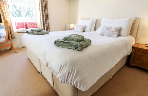 Low Row Cottage | PURSGLOVE COTTAGE, pet friendly, character holiday cottage in Low Row