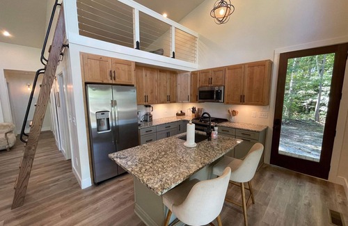 Tracy City Cabin | Pushin' Time Hideaway at The Retreat at Water's Edge
