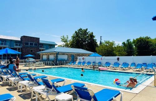 Put-in-Bay House | Put-in-Bay Poolview Condo #4
