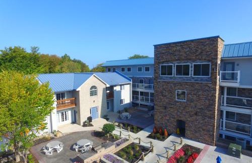 Put-in-Bay House | Put-in-Bay Poolview Condo #2