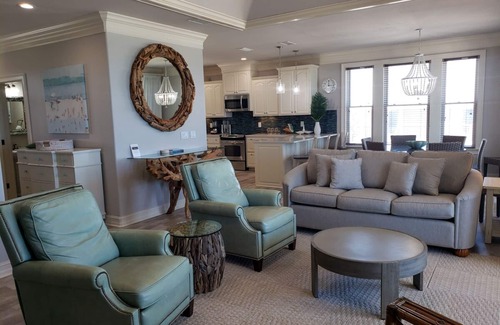 Plantation House | Put your TOES IN THE WATER at this fabulous Gulf Front home located in the West Gulf Beaches area.