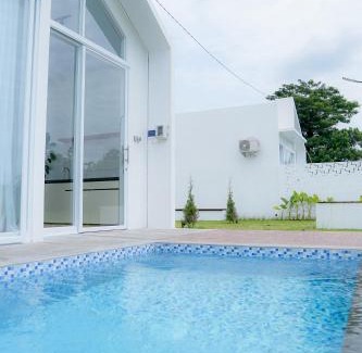 Depok Villa | Putih Kaca Villa
