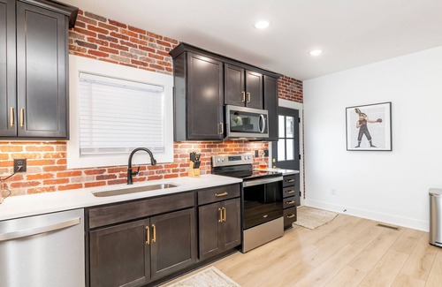 Jeffersonville House | Putt Putt House by Louisville Walking Bridge