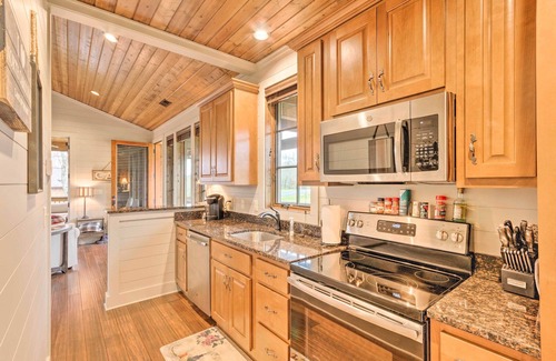 Glenville Cabin | Putt-Putt, Pickleball + Trails: Glenville Getaway