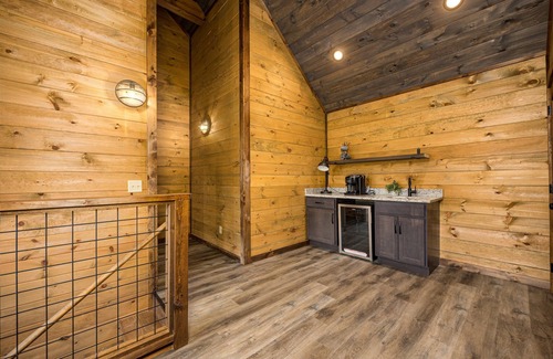Gatlinburg - Pigeon Forge Cottage | Putting Green, Mountain Views, & Sound Machines at Smoky Sunrise Cabin