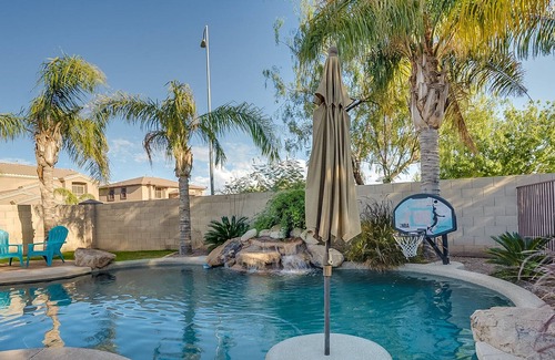 Superstition Springs House | Puzzle House-Private pool/fire pit/quiet neighborhood/Close to shopping/entertainment/golfing