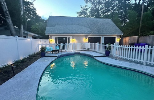 Riverland Terrace House | Pvt Room in 3 BR CHS LUX home on golf course with pool & hot tub