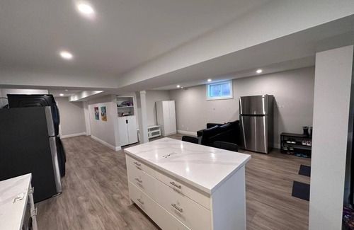 Rosemount House | Pvt room with Pvt bathroom legal unit (No pets allowed near Waterloo airport