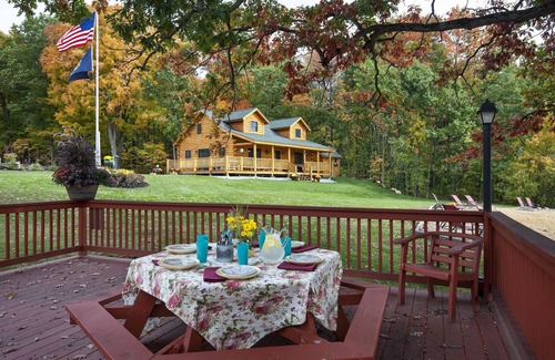 Lochmere Cabin | PVT sandy beach,canoes,kayaks, paddle boards,dog friendly,1 min to Lake Estate