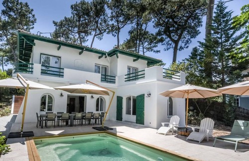 Pyla-sur-Mer Other | Pyla-sur-mer Magnifique Villa Avec 6 Chambres et Piscine Chauffée