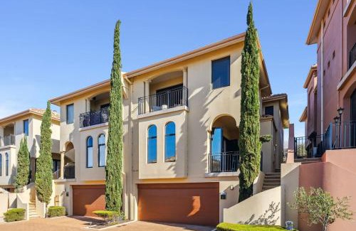 Dawesville House | Pyramids Hideaway with Pool - Walk to Beach and The Cut Golf Course