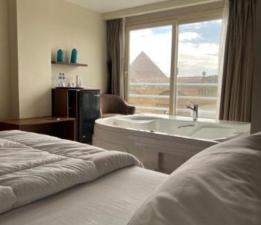 Kafrat al Jabal Hotel | pyramids palace view