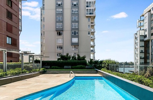 Pyrmont Apartment | Pyrmont - BOW66 - Bowman Street - Spacious 3BR in Jacksons Landing with Balcony, Views Resort Facilities