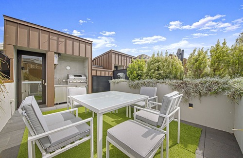 Pyrmont House | Pyrmont l Luxury House 6 Stories l Free Parking