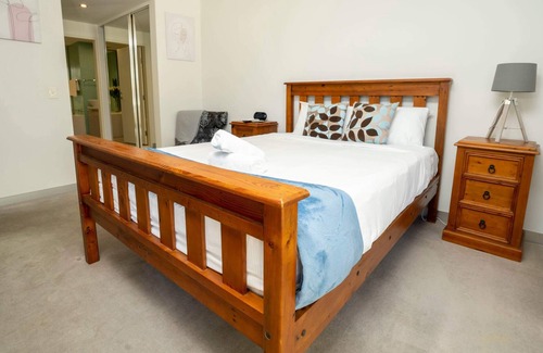 Pyrmont Apartment | Pyrmont Premium Retreat - Pool | Carspace | Gym