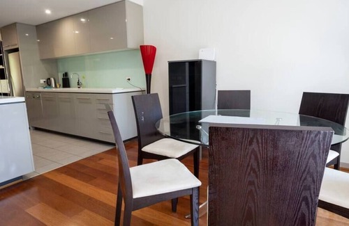Pyrmont Apartment | Pyrmont Premium Retreat - Pool | Carspace | Gym