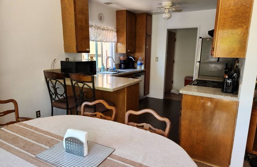 Bay Terraces House | Q Bed, Private Room, w/A/C, WiFi, Desk, Smart TV & Keyless Lock - San Diego