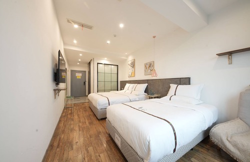 Yuzhong Hotel | Qiansu Qingpan Hotel