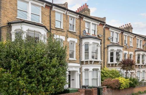 Brixton Apartment | Qties Luxury Home