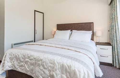 Christchurch Cottage | Quad Private Bathroom Heron Room at Riverside Park Self Catering Holidays
