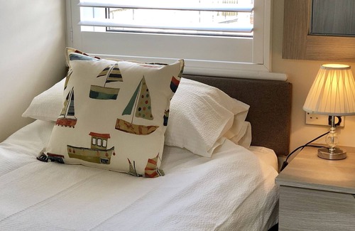 Christchurch Cottage | Quad Private Bathroom Heron Room at Riverside Park Self Catering Holidays