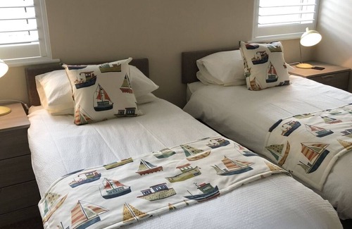 Christchurch Cottage | Quad Private Bathroom Moorhen Room at Riverside Park Self Catering Holidays