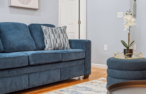 Providence Apartment | Quadro-Lux at Charles District PVD 4BR/2BA Laundry+Dishwasher+ Parking