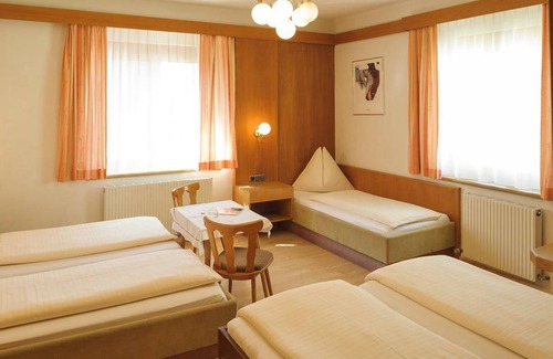 Innsbruck Hotel | Quadruple Room with Shower, Toilet - Hotel Tautermann