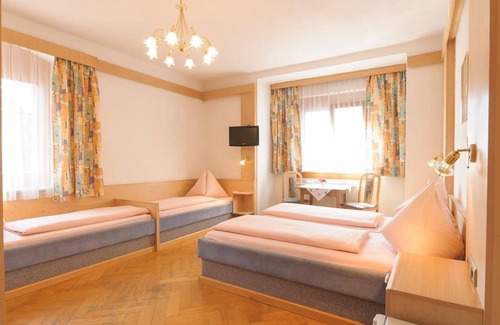 Innsbruck Hotel | Quadruple Room with Shower, Toilet - Hotel Tautermann