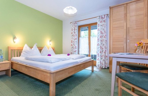 Lofer Bed & Breakfast | Quadruple Room with Shower, Toilet - Hagn, Monika