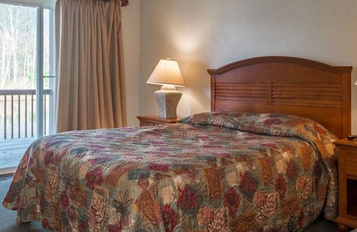 Drums Condo | Quail Hollow Village 2br suite Saturday check-ins