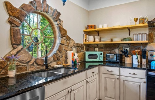 Kodak RV Rental | Quail's Landing – A Hobbit Hole! Kodak, TN, short drive from the Great Smokies!