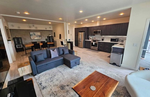 Cleveland Heights Condo | Quaint 1-bedroom condo on the lake in Oakland Lake Merritt area