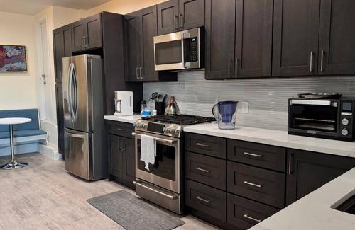 Cleveland Heights Condo | Quaint 1-bedroom condo on the lake in Oakland Lake Merritt area