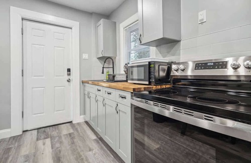 Downtown Niagara Falls Apartment | Quaint 1BR,1BA near the falls