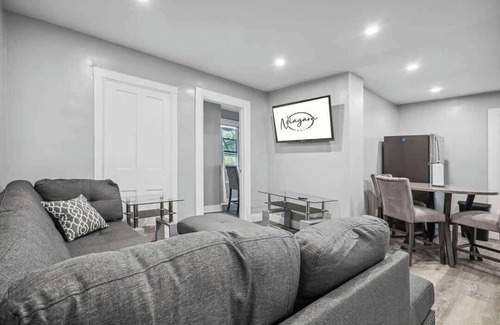 Downtown Niagara Falls Apartment | Quaint 1BR,1BA near the falls
