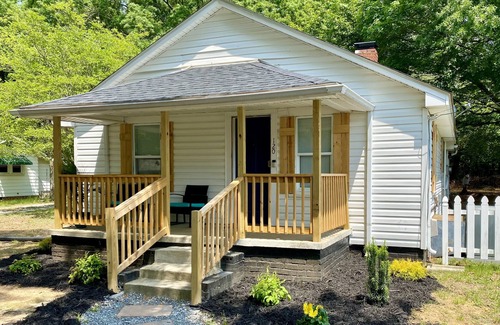 Kernersville Cottage | Quaint 2 bed 1 bath cottage style home