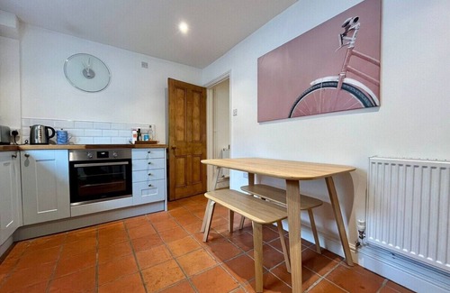 Cambridge City Centre House | Quaint 2 bed Cottage in the Heart of Cambridge with free parking off-site