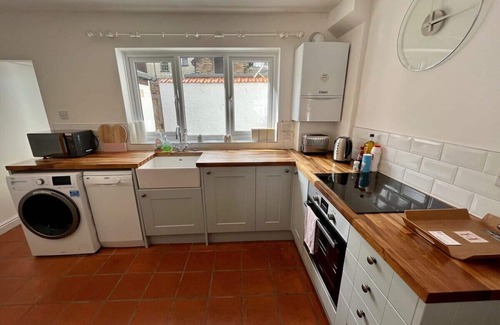 Cambridge City Centre House | Quaint 2 bed Cottage in the Heart of Cambridge with free parking off-site