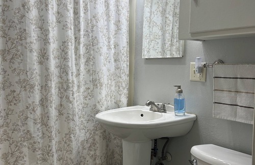 Champaign House | Quaint 2 bed in Champaign