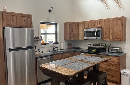 Deadwood Cabin | Quaint 2 Bedroom Cabin located in the heart of the Black Hills with garage