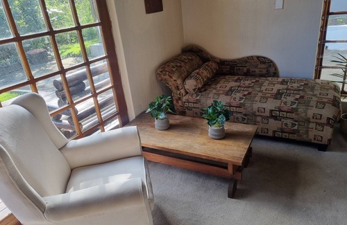Beacon Bay House | Quaint 2-bedroom house in East London for a relaxing getaway @ quite Cul-de-sac