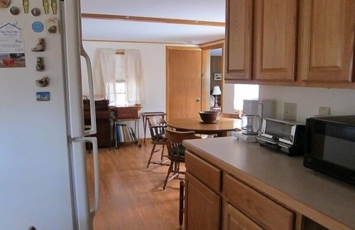 Wellfleet Cottage | Quaint 2BR Cottage in Wellfleet (1724)